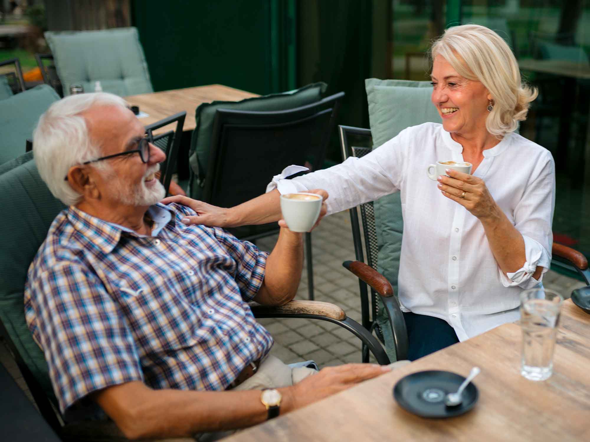 Couple drinking coffee outdoors